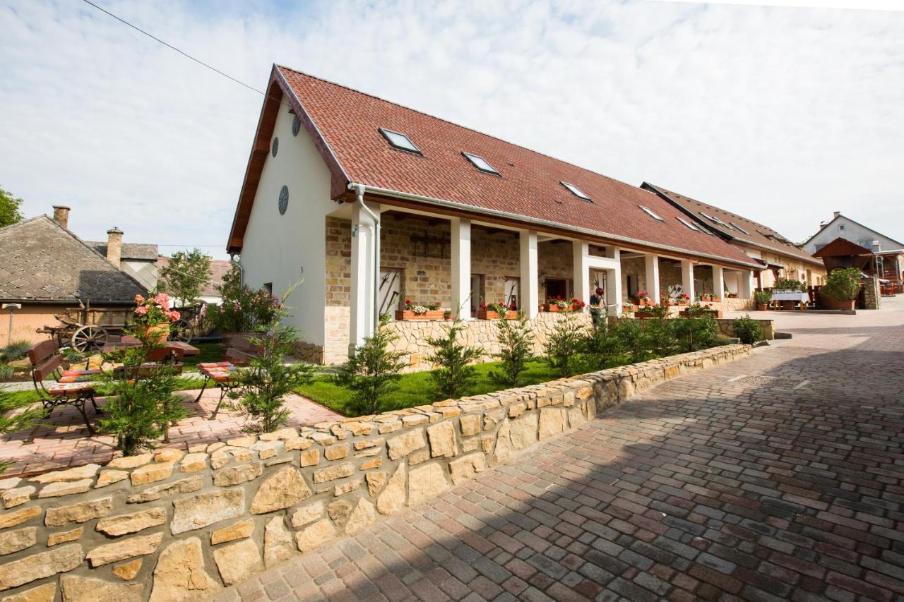 Bakony-Cinca Vendégház Szentgál Exterior foto