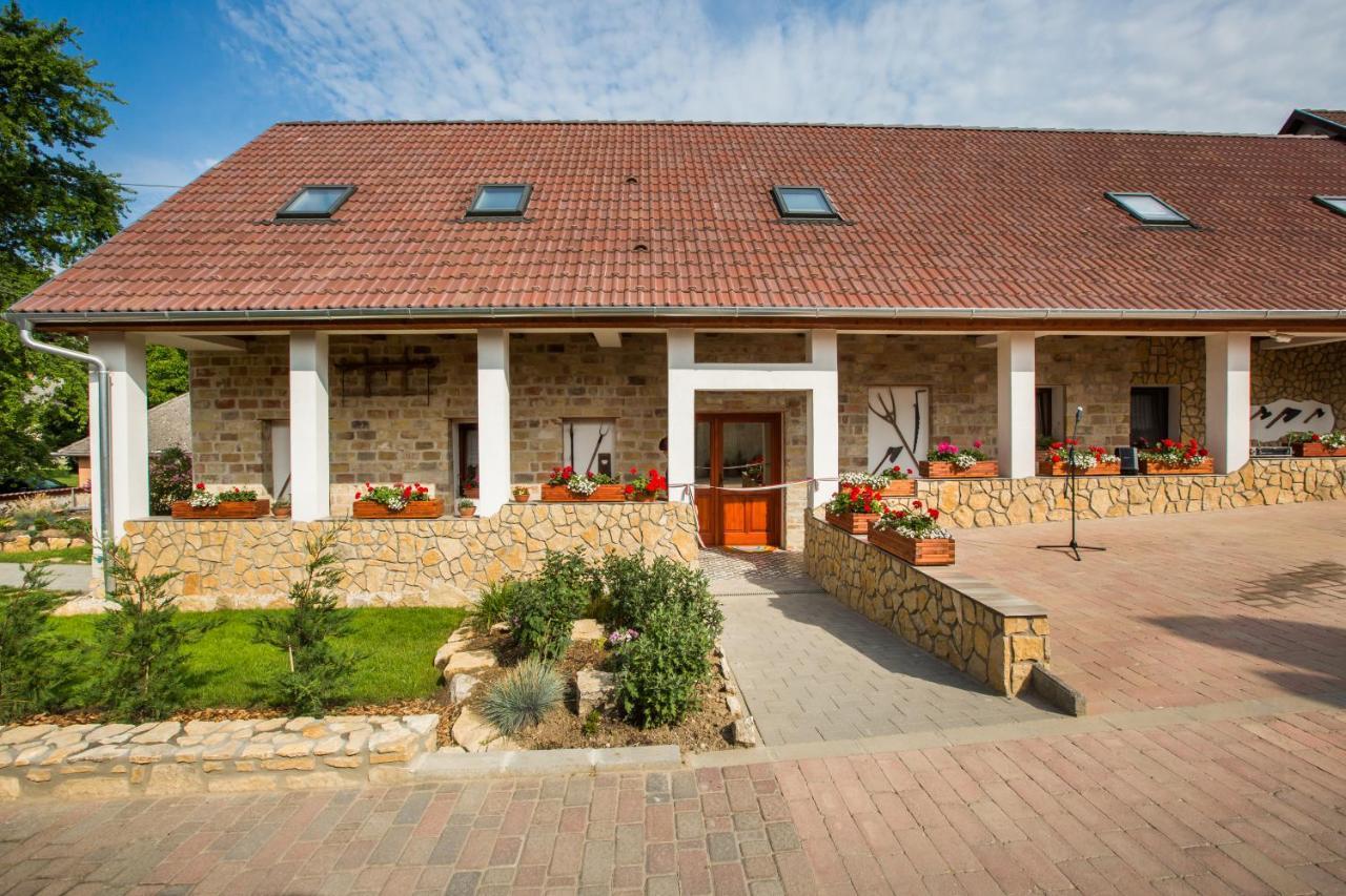 Bakony-Cinca Vendégház Szentgál Exterior foto